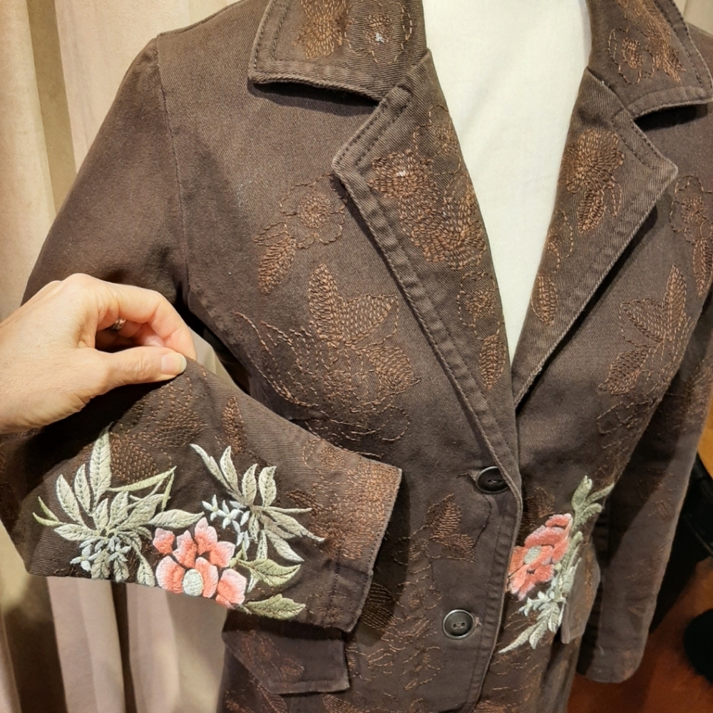 Paparazzi Embroidered Women's Coat - Picture 7 of 14